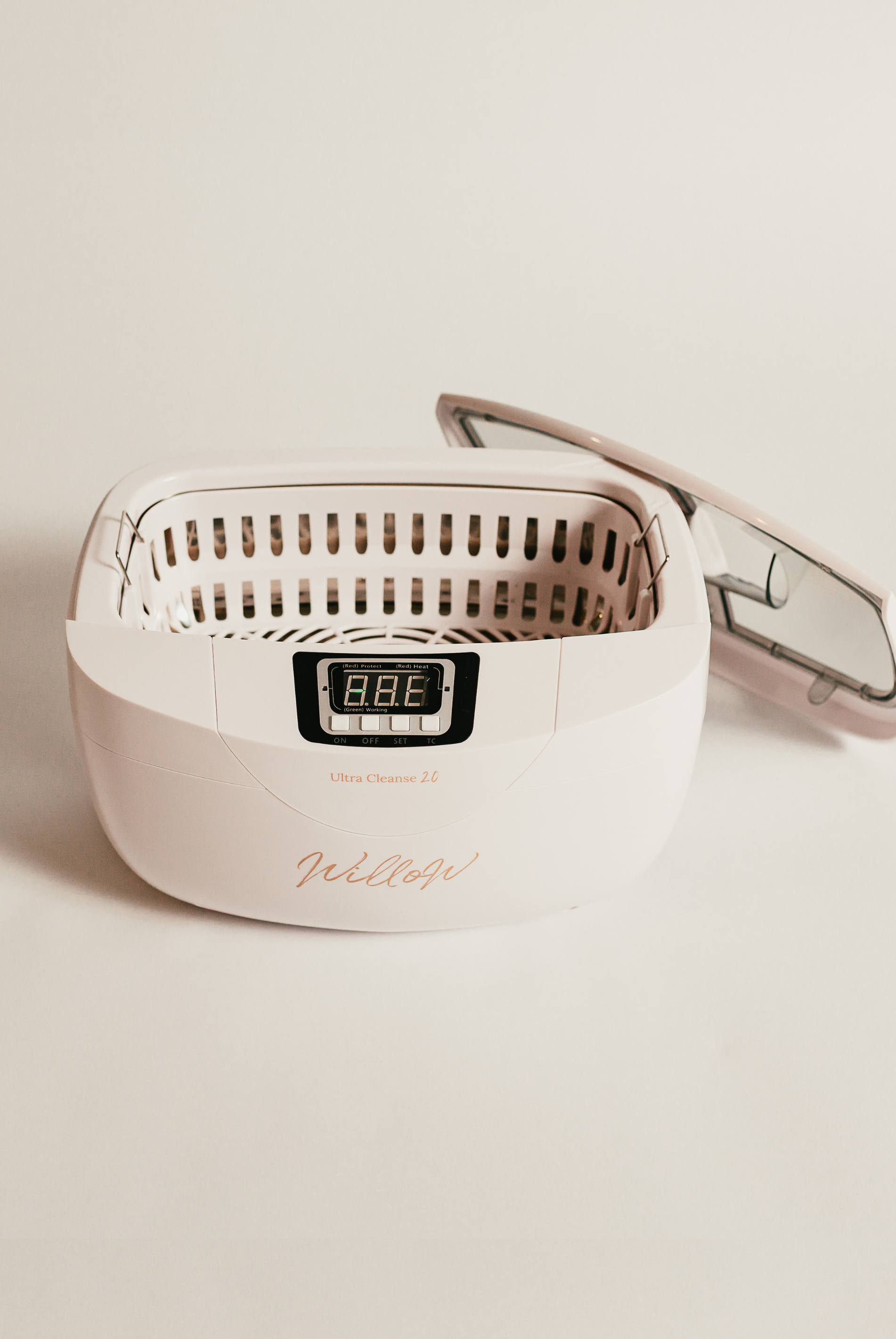 ultrasonic cleaner with removable lid for easy disposal of waste water
