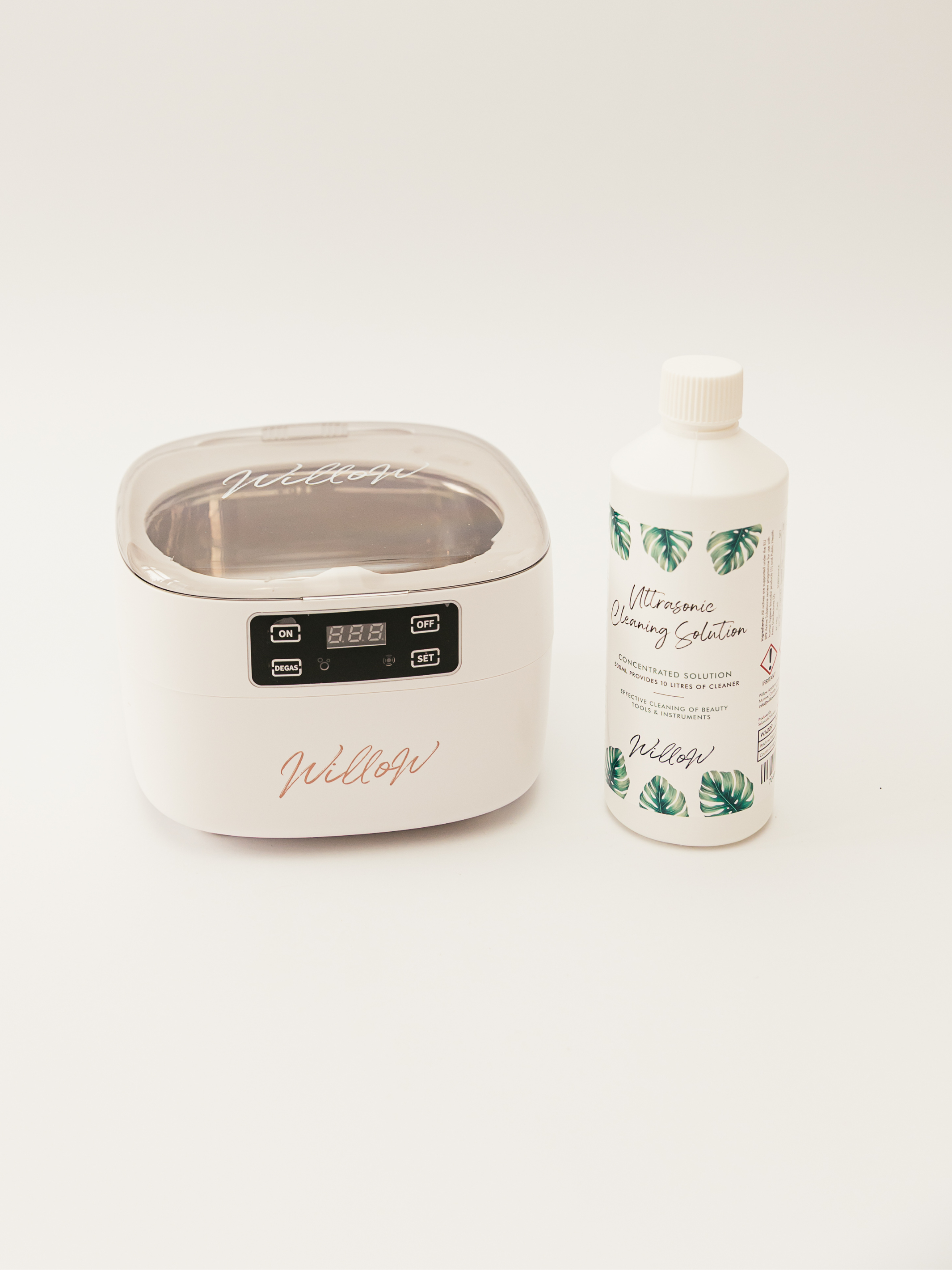 White ultrasonic cleaning machine with cleaning solution 